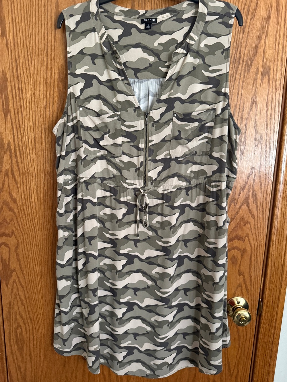 Torrid Camo Zip Front Dress Ties at Waist Sleeveless V-Neck Pockets Plus Size 2